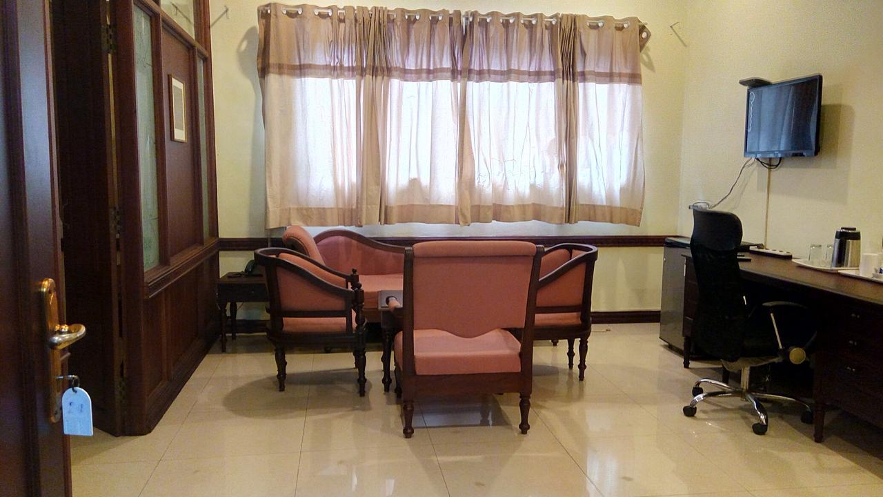 Ats Willingdon Hotel Kochi Екстериор снимка