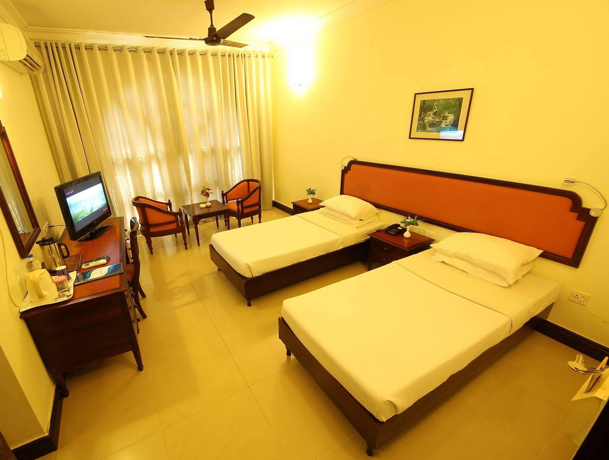 Ats Willingdon Hotel Kochi Екстериор снимка