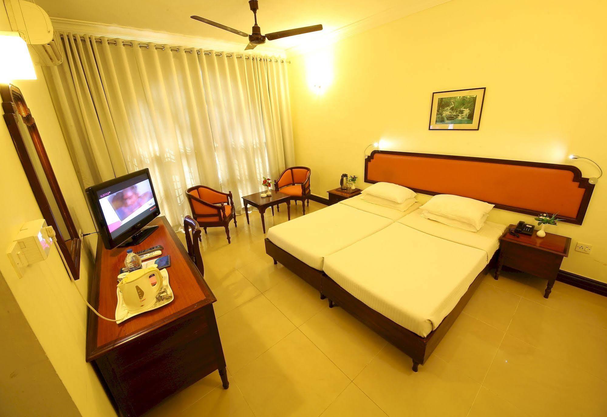Ats Willingdon Hotel Kochi Екстериор снимка