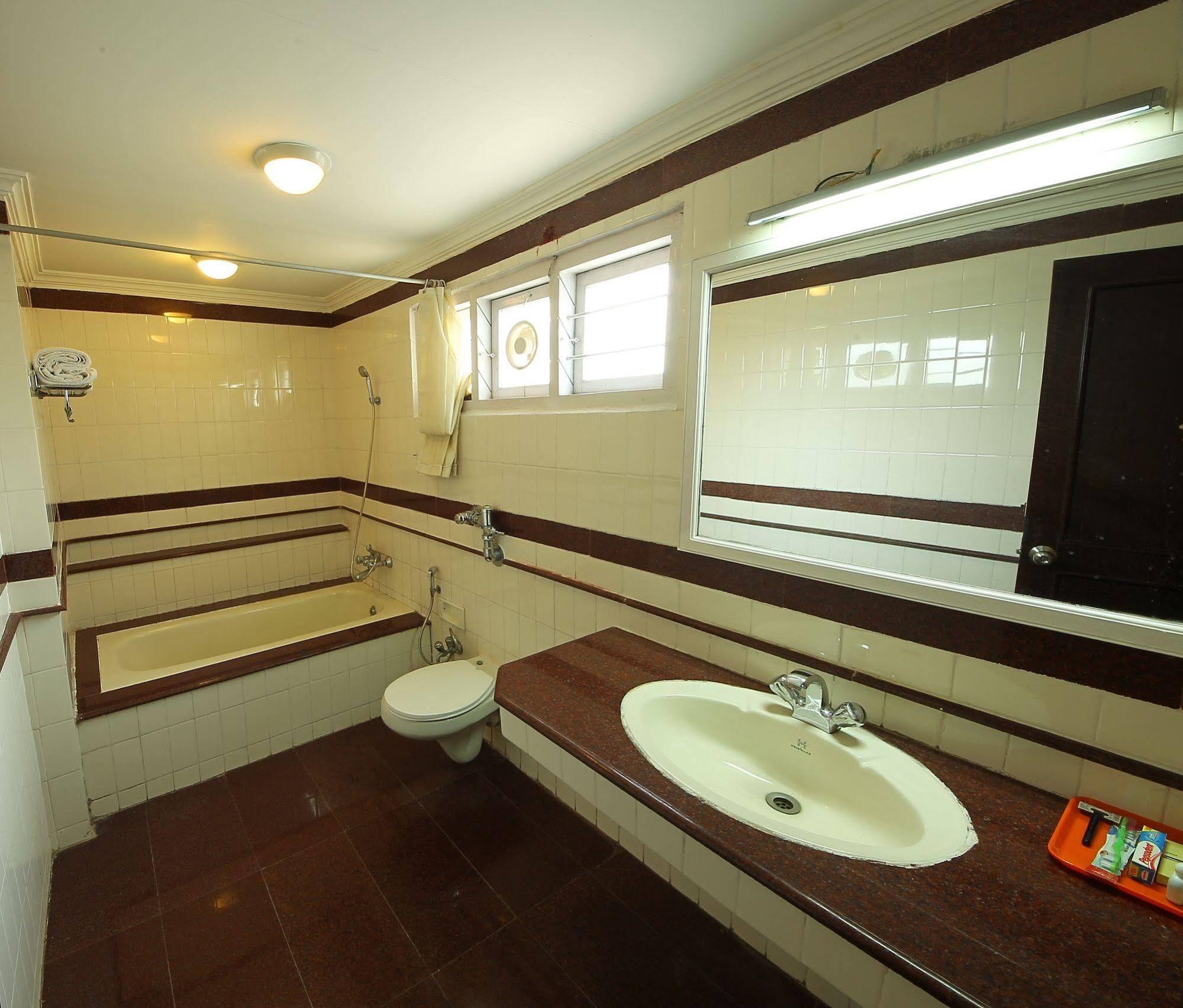 Ats Willingdon Hotel Kochi Екстериор снимка